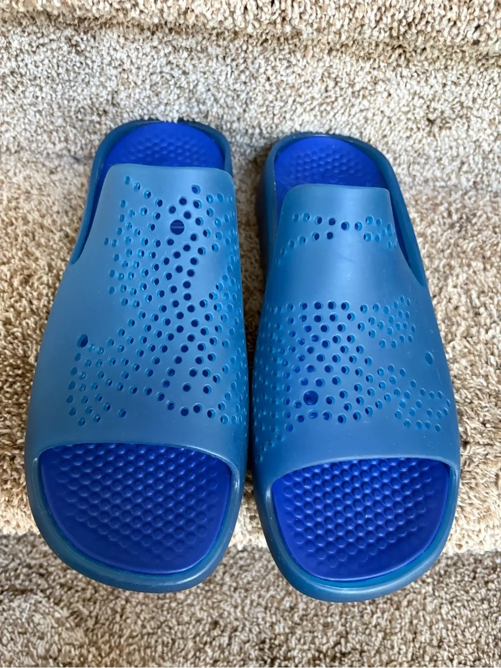 Burberry Men’s Blue Rubber Slides